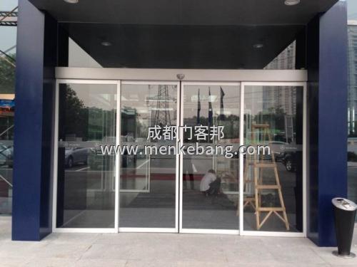 門客邦自動門維修工程師在自動門日常檢查及保養 門客邦自動門維修工程師在自動門日常檢查及保養