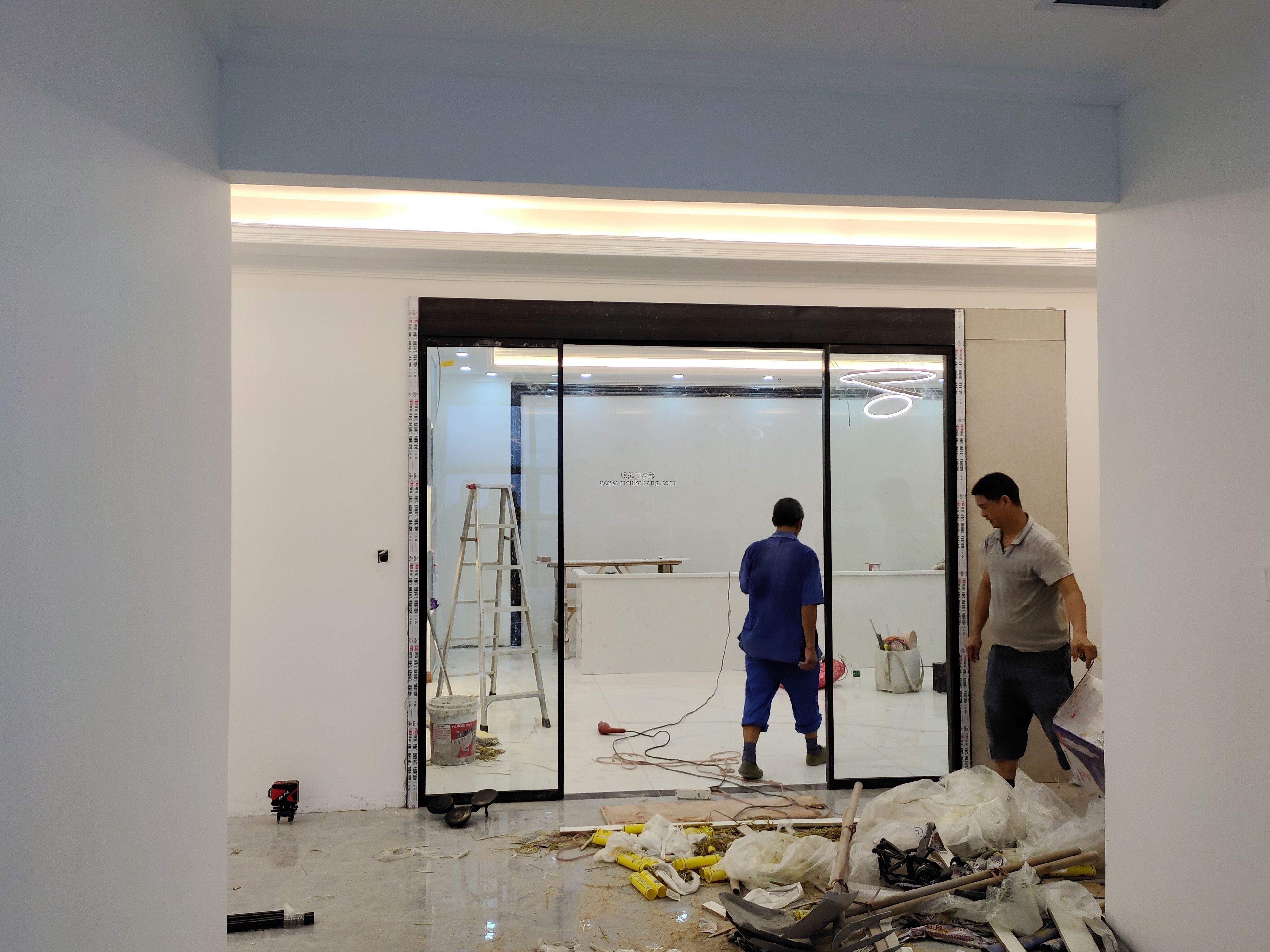 成都鋁合金型材感應(yīng)門安裝案例