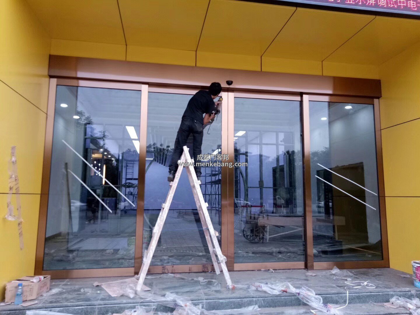 玻璃電動(dòng)感應(yīng)門(mén)多少錢(qián)一平方