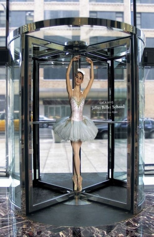 請注意自動旋轉門紅外傳感器盲區(qū)