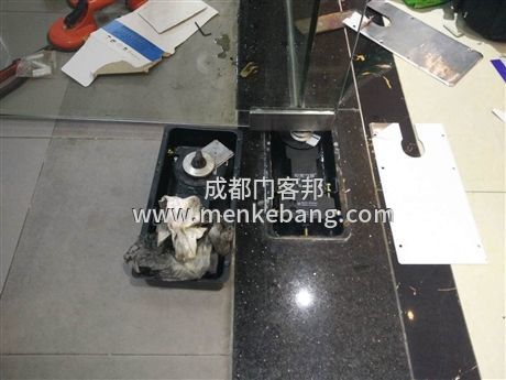 成都地彈簧玻璃門(mén)維修更換服務(wù)電話